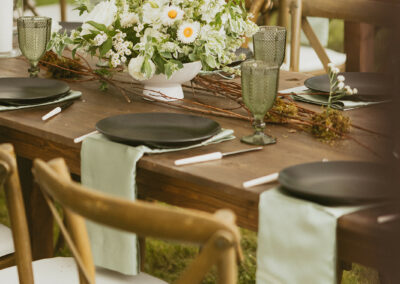 Shot of a styled tablescape for a Montana spring wedding with shasta daisies and modern black plates